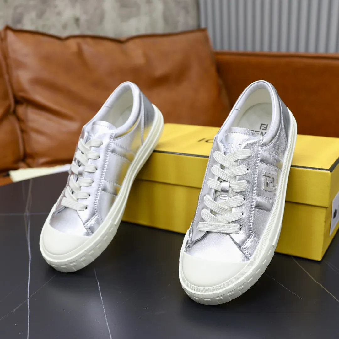Factory price: 580💰Original order (couple model) Brand: FENDI Fendi🙅‍♂️🙅‍♂️🙅‍♂️ Size: Female 35–40, Male 39-44 (45 can be customized) Grade: Official website genuine Material: Imported original cowhide upper Original comfortable lining TPU wear-resistant lightweight outsole Style category: Loafers New trendy shoes color: actual picture color